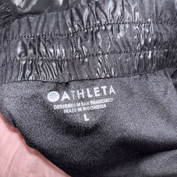 Athleta Women's Printed Running Shorts • Black Tropical Leaf • Size L - Picture 6 of 7